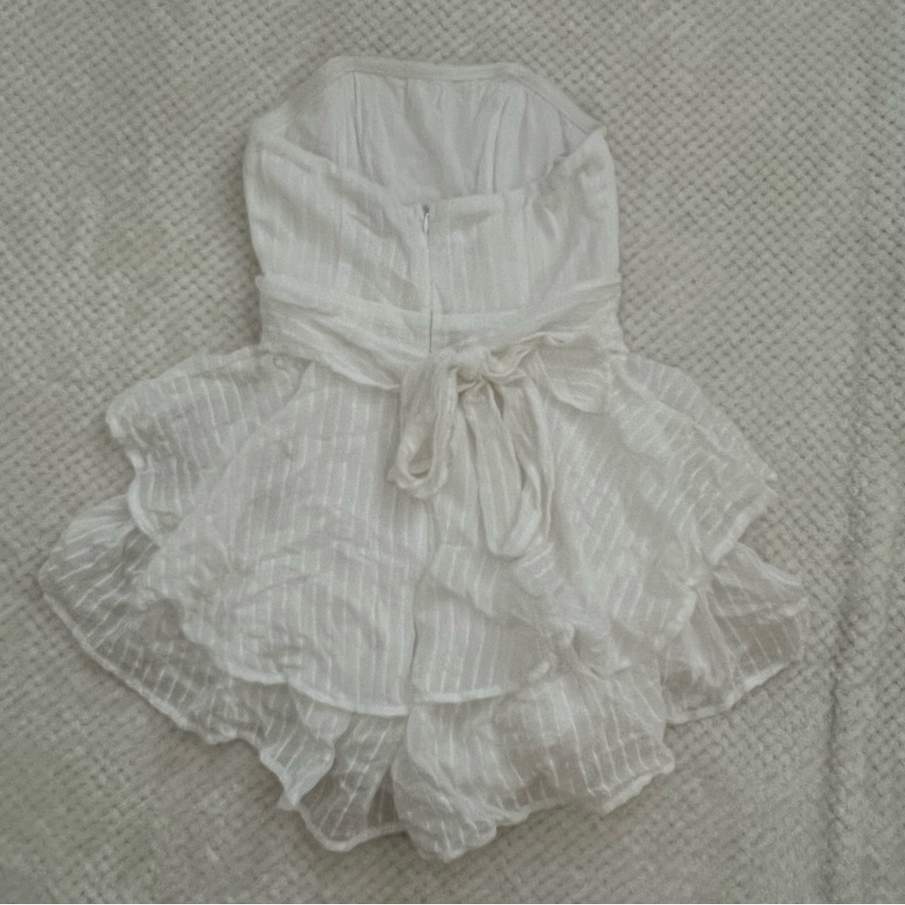 Selfie Leslie Flowy Romper - Picture 2 of 6